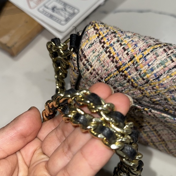 Karl Lagerfeld Paris Agyness tweed shoulder bag with a turn-lock closure - Picture 7 of 9